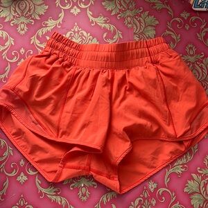 lululemon hotty hot 2.5 orange shorts